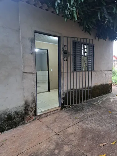 Alugo barracão pra solteiros ou casal sem filhos