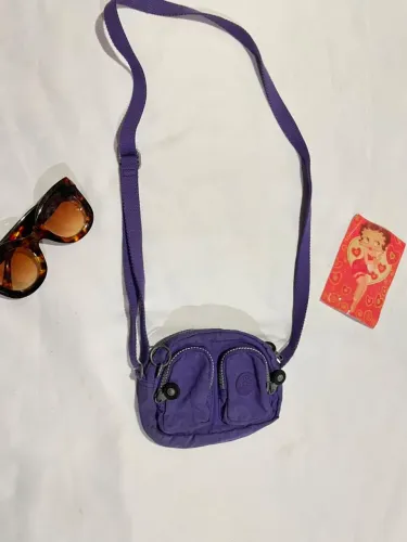 Bolsa Kipling original roxa pequena em perfeito estado