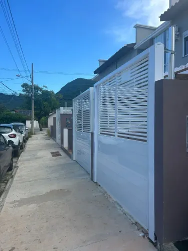 Casa Residencial de 2 dorms. - Ribeirão da Ilha