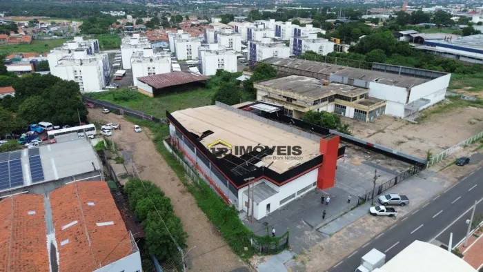 Galpão disponível para aluguel- localizado no bairro Lourival Parente