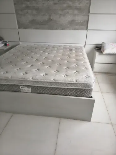 Colchão king 203x193 super conservado mais um colchão de solteiro