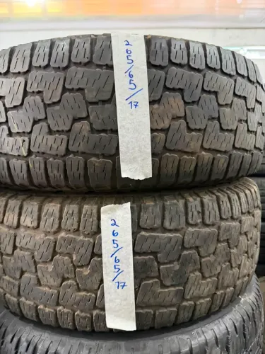 Pneus 265/65/17 marca Pirelli semi novo 
