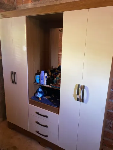 Vende-se guarda-roupa