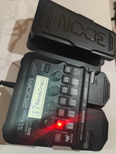 Pedaleira ZOOM G1X FOUR