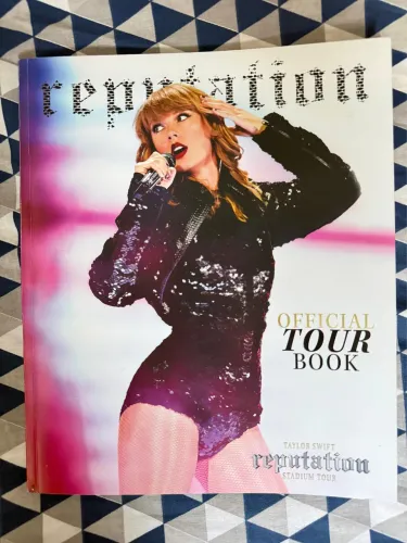 Tour Book Reputation - Taylor Swift