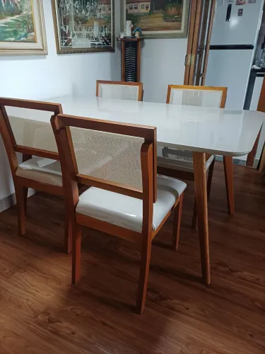Mesa madeira com 6 cadeiras