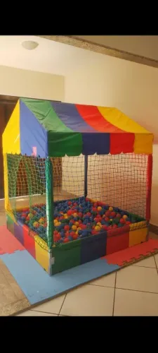 Vende se piscina de bolinhas nova nunca usada