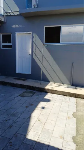Alugo Casa fundos 48-9. *