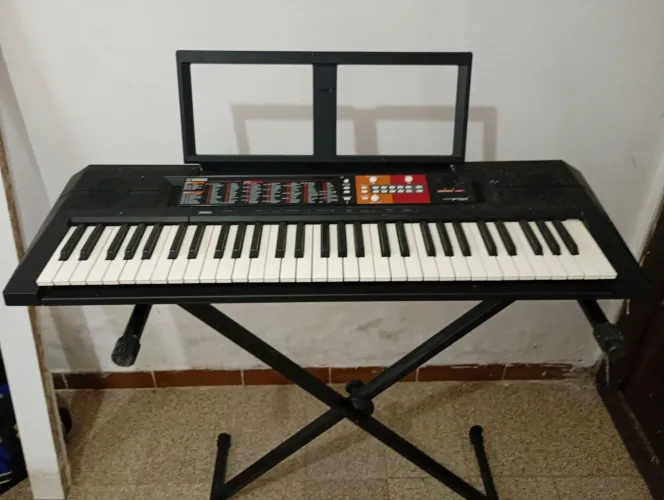 Teclado Yamaha Semi novo