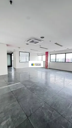 Conjunto comercial, próximo ao metrô São Judas