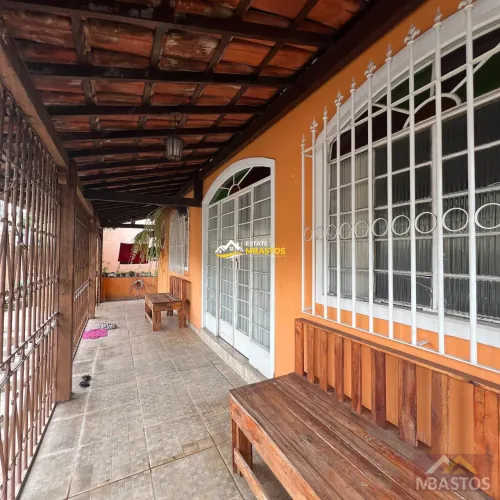Casa Colonial à Venda com Quintal no Jardim Montanhês Ref.:329