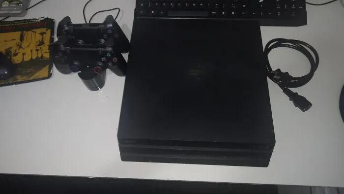 PRO PLay STATION 4 PRO 1TB EXCELENTE CONSERVAÇÃO