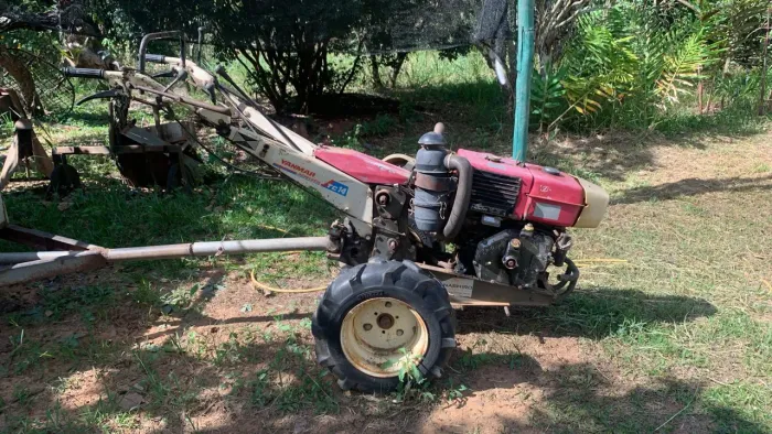 Vendo micro trator yanmar tc 14 com carretinha enxada rotativa e sulcador funcionando 