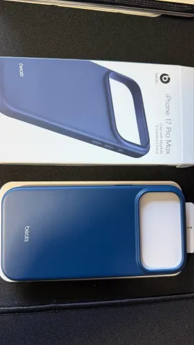 Capa iPhone 17 Pro Max azul Beats (nunca usada)