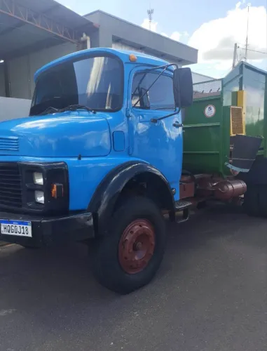 CAMINHÃO COM VAGÃO PARA TRATAR GADO