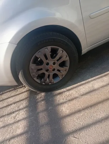 Troco essas quatro rodas 15 4 pneu novo botei tem 5 dias por 4 de ferro