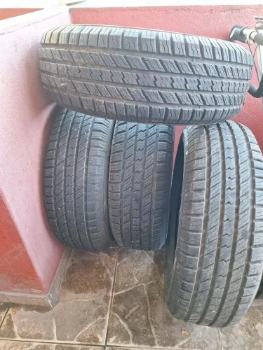 Jogo de pneus 245/65 R17