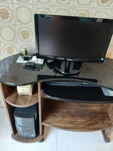Vendo um computador Fhilips, com monitor e estabelizador.