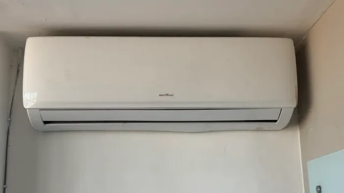 AR-CONDICIONADO SPLIT BRITÂNIA 18.000 BTUs - 220V
