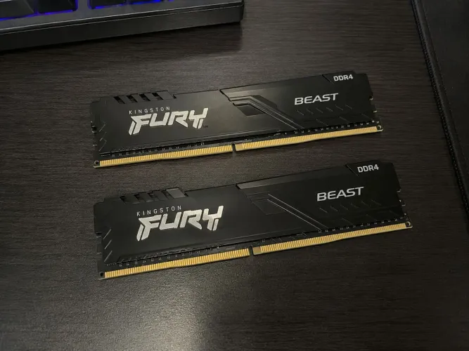 Memória RAM Kingston Fury Beast, 32 GB (16x16), DDR4, CL16, Preto.