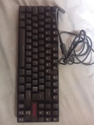 VENDO OU TROCO RECLADO REDRAGON KUMARA MECÂNICO 551 RG,EM OTÍMO ESTADO,SEM MUITO USO TBM.