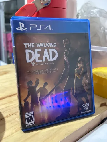 The Walking Dead Jogo para PS4 - Original e em ótimo estado