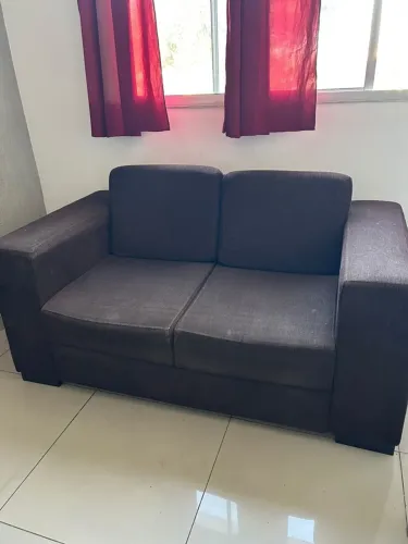 Vende-se sofá dois lugares