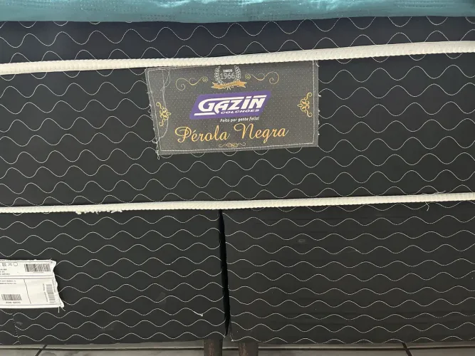 Cama box ( cama + colchão ) Queen-Gazin, em ótimo estado, cama boa e confortável 