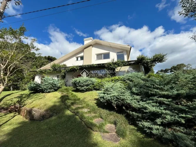 Casa em condomínio Canela
