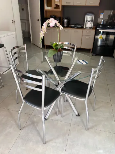 Mesa de Redonda 4/cadeiras