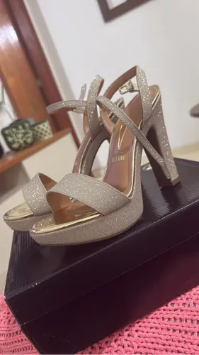 Sapato de festa belíssimo 
