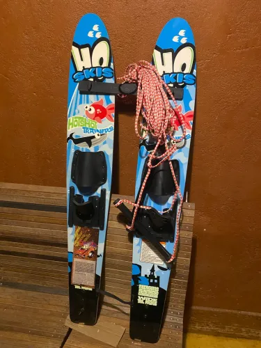 Esqui aquático para crianças iniciantes 