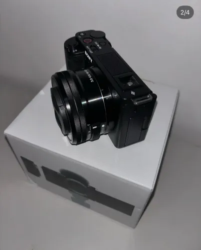 Câmera Sony ZV - E10, Kit com Lente 16-50 mm - Nova