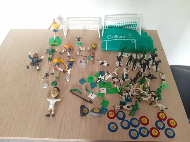 Lote de miniatura de jogador de futebol