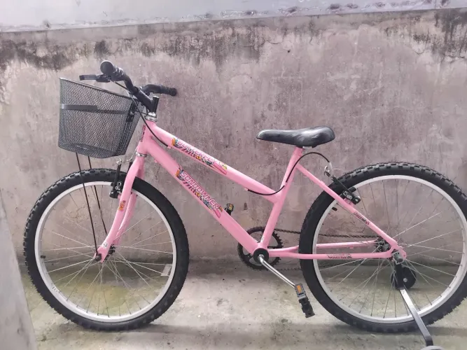 Bicicleta aro 24 de cor rosa