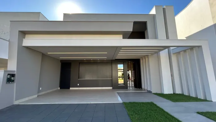 Casa com Piscina em condomínio fechado, com ambientes integrados, iluminação natural e aca