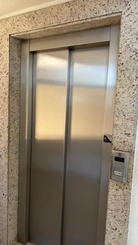Elevador seminovo 7 parada 600 kg tem dois social $85.000 serviço $70.000 ZAP *71