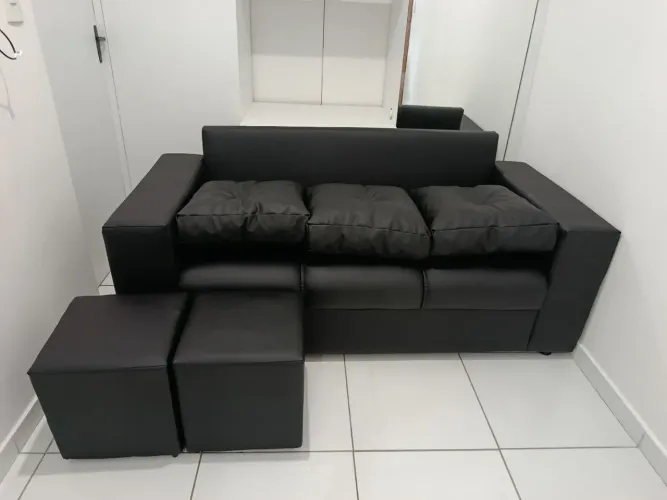 SOFÁ NOVO LUXUOSO EM COURO( MENOR VALOR)