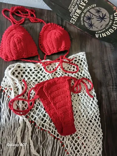 Conjunto de crochê. Saida e biquine cortininha