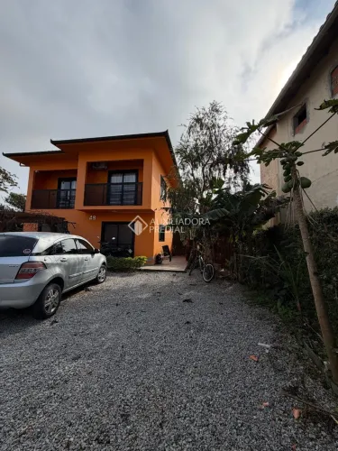 Ampla casa com 2 dormitórios em Cachoeira do bom Jesus