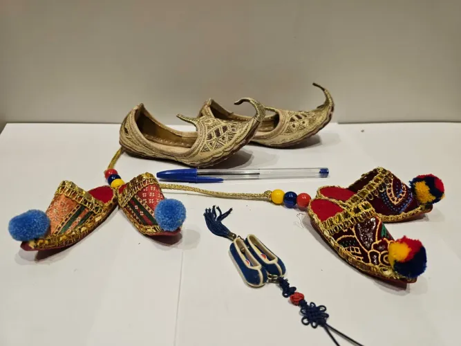 Coleção Antiga De Sapatos Khussa, Otomano, Norigae
