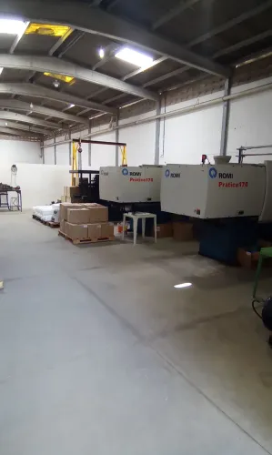 Injetoras de plásticos Romi Prática 170T