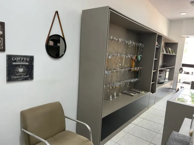 Vendo móveis para loja