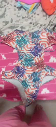 -Vende-se maiô engana mamãe multicolorido florido