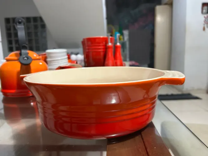 TRAVESSA REDONDA LE CREUSET COM ALÇAS