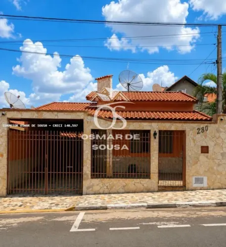 Casa em terreno de 240m² no Centro de Cesário Lange - SP