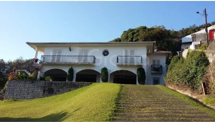 Casa de 515m² no Altos da Carvoeria