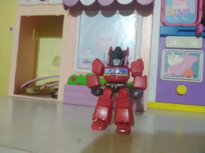 Boneco do Transformers