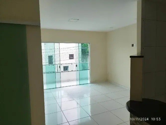 Apartamento bairro de Fátima, Itabuna, com três quartos, sendo uma suíte.