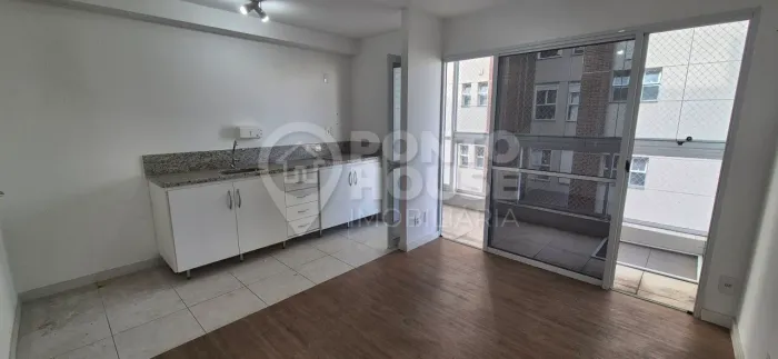 Apartamento à venda na Saúde 1 dormitório, sala, varanda e 1 vaga